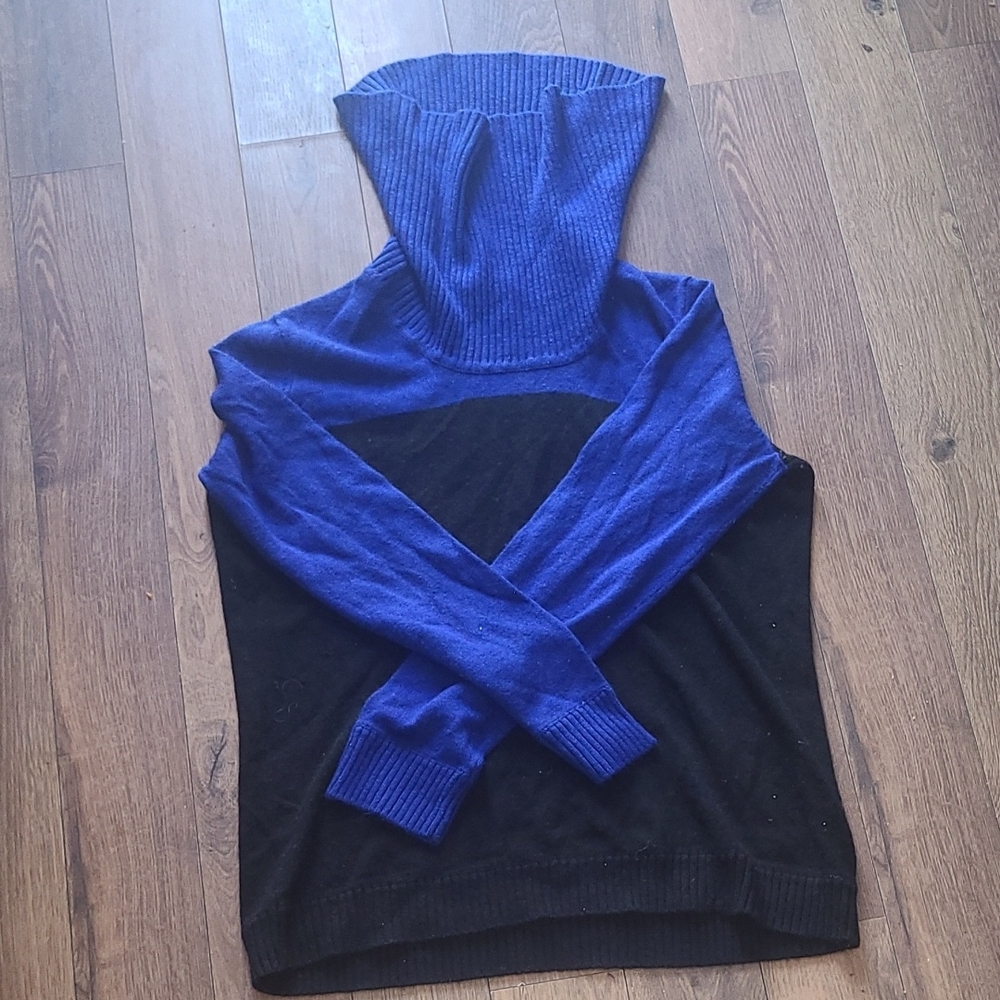 Color Block Ladies Sweater Size L